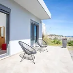 Villa High View