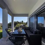 Villa High View *