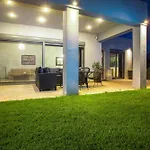 Villa High View