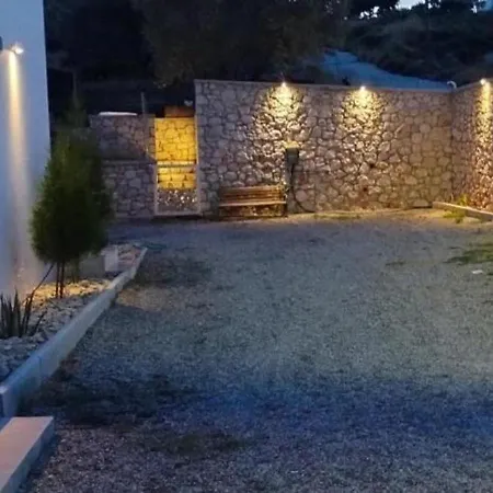 Villa High View *